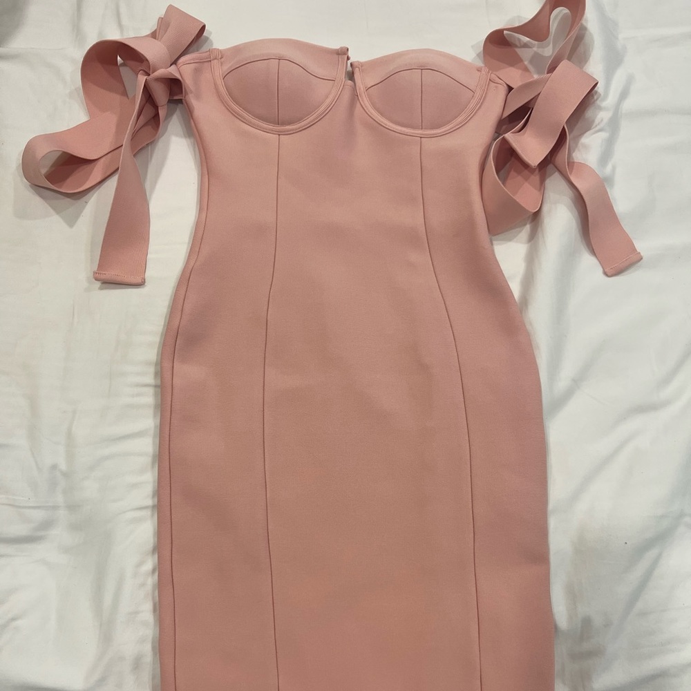 Gently worn once 
Brand new condition 
Size small 
Blush color
